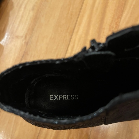 Express Ankle Boots - Picture 9 of 10